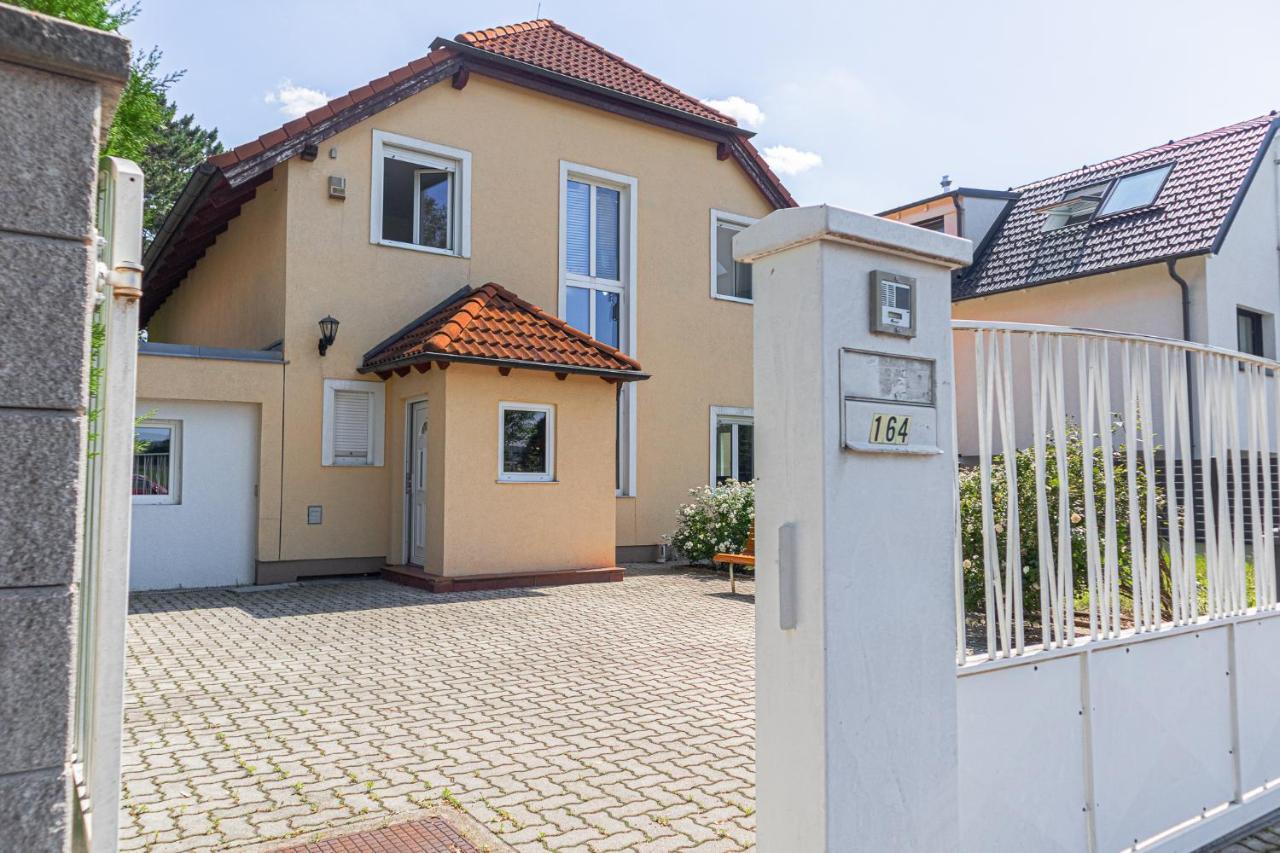 Exquisite Shared Villa - Your Private Room In This Beautiful Home Viena Exterior foto