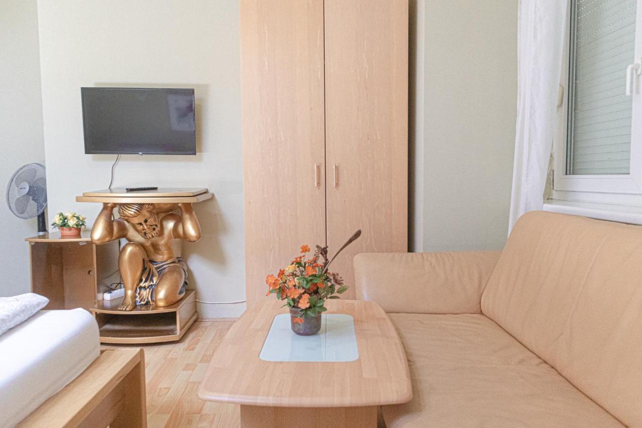 Exquisite Shared Villa - Your Private Room In This Beautiful Home Viena Exterior foto