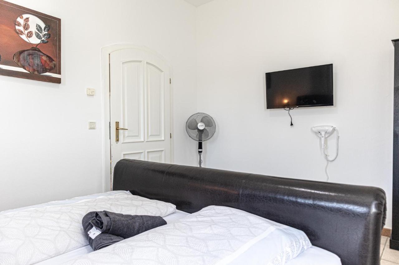 Exquisite Shared Villa - Your Private Room In This Beautiful Home Viena Exterior foto